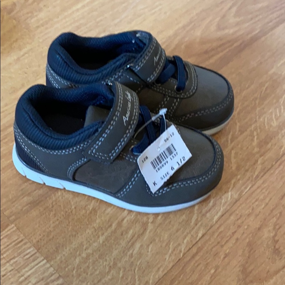 New American eagle toddler brown sneaker size 6.5